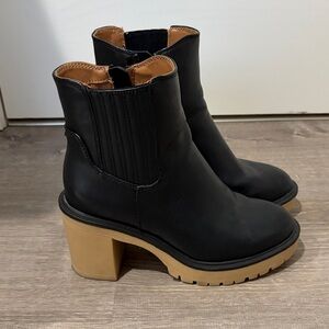 Universal Thread Black Heeled Boots with Tan Sole